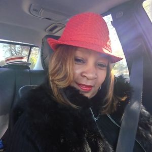 Meet your Posher, Leslie